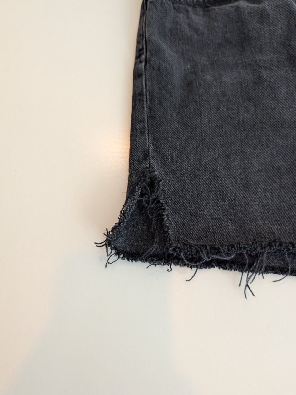 AGOLDE Dee Ultra High Rise Cutoff Shorts in Black - Size 27 - Picture 6 of 9